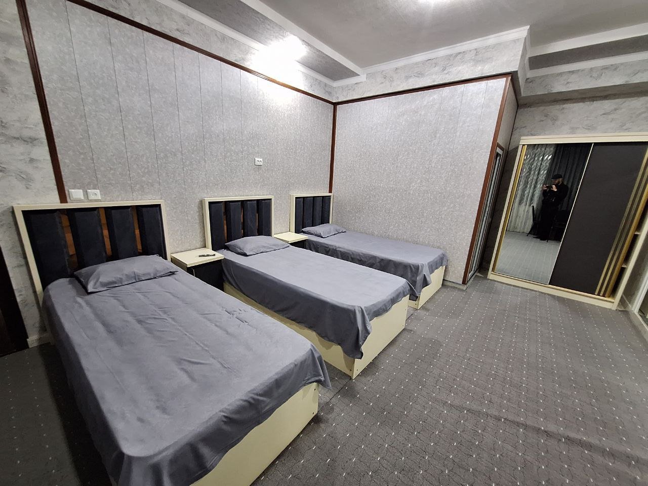 LUXE uch kishilik xona rasmi